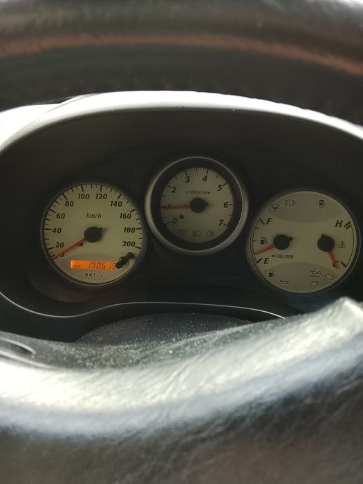 Продавам Тойота Rav4