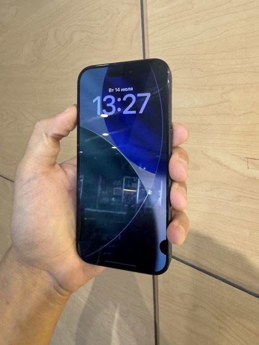 iPhone 15 pro 256g, с маленьким пятном