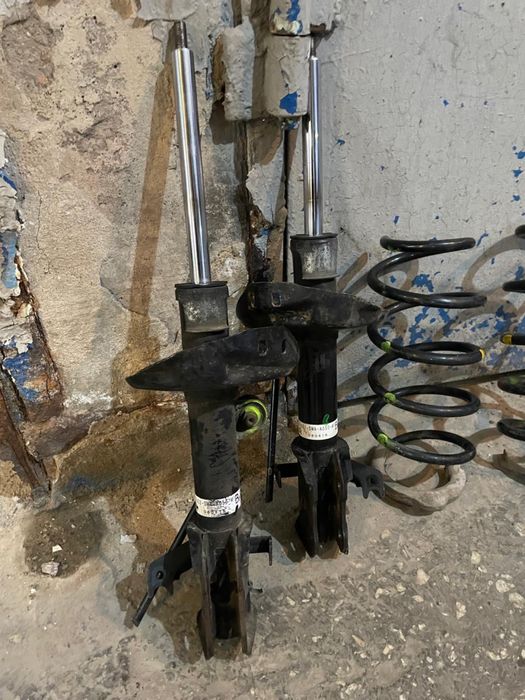 Передние амортизаторы Honda CRV