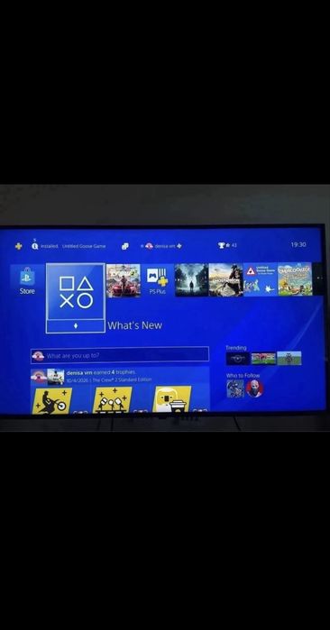 PS4 PRO 1TB + 2 controllere