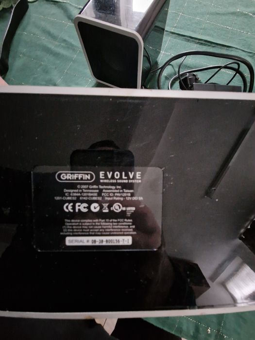 Griffin Technology Evolve pentru iPod cu boxe wireless