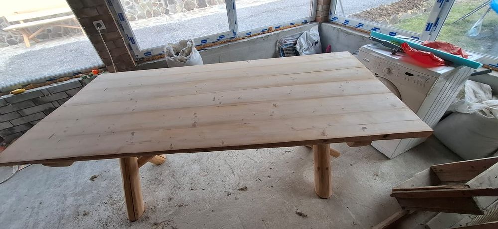 Set rustic,masă plus două bănci din lemn masiv lucrate manual