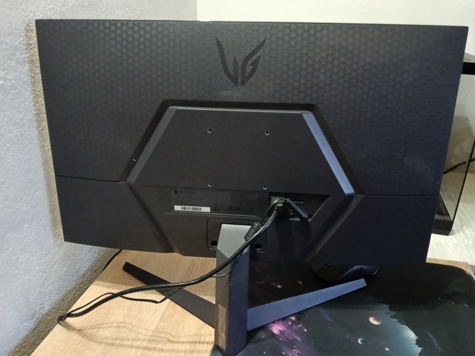 Vând monitor gaming.