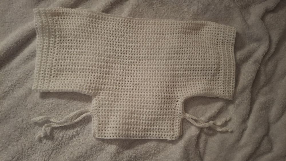Top croșetat manual / Crop top plasă cu șireturi