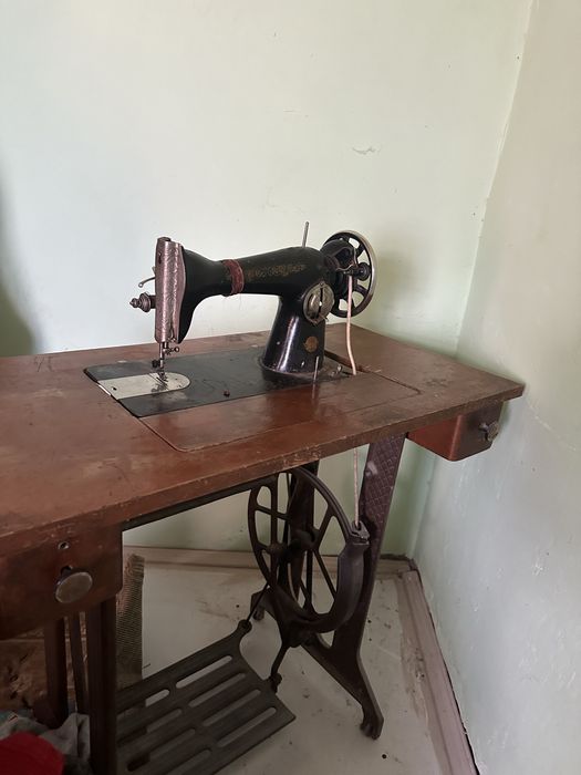 Старийная Швейная машина