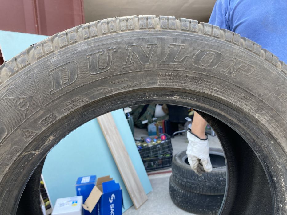 Зимни Гуми Dunlop 225/55/ R16 2 броя