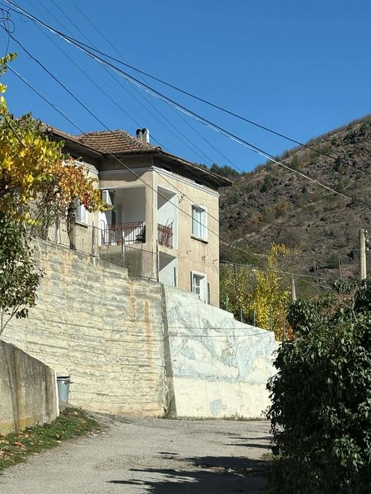 Продава се Къща в Мездра - 180 кв.м за 227 €/кв.м - Снимка #1