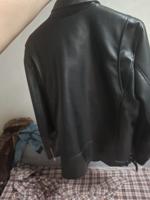 Продам куртку кожанную defacto