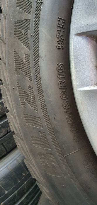 Гуми 4бр 205/60/16 -1бр - 55лв