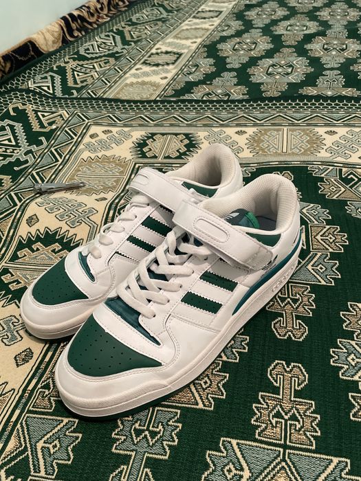 Кроссы adidas 42 размера