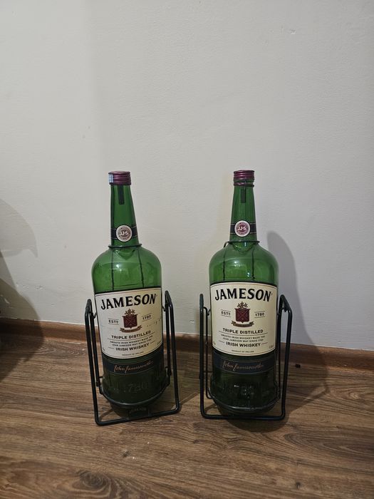 Продам пустые бутылки 4.5л