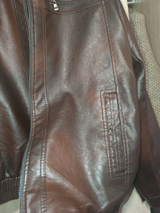 Продам кожанку новую