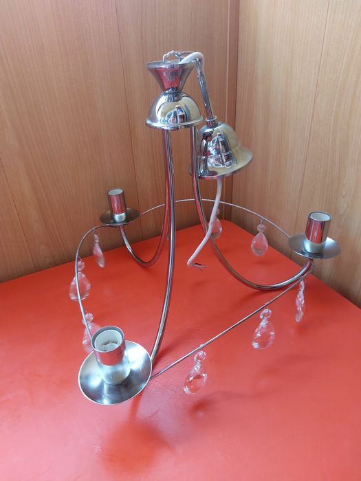 Продам люстру на 3 лампы