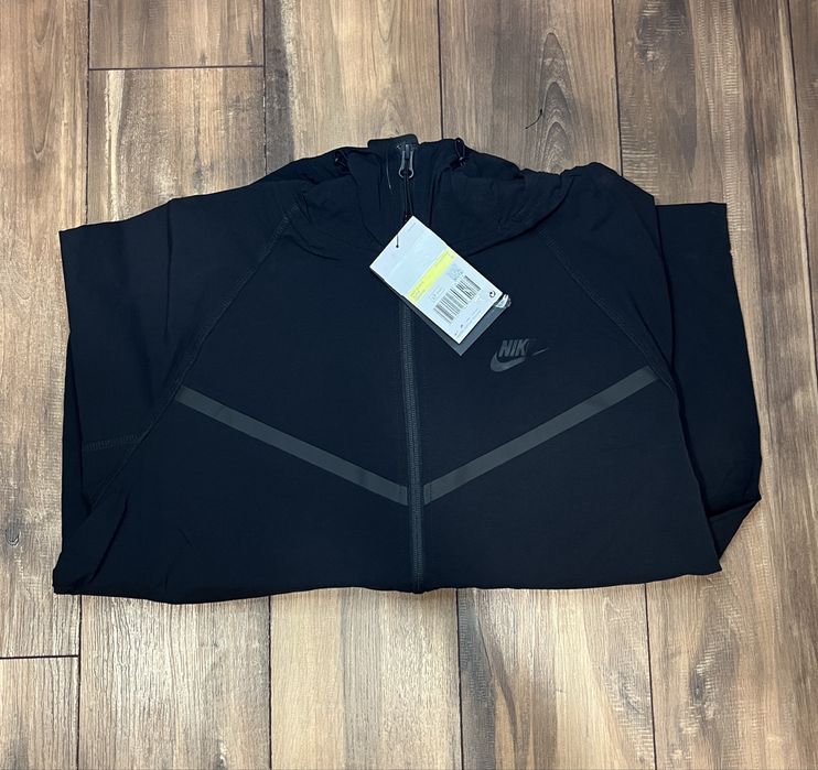 Nike Tech Woven Windrunner Full-Zip Jacket Black