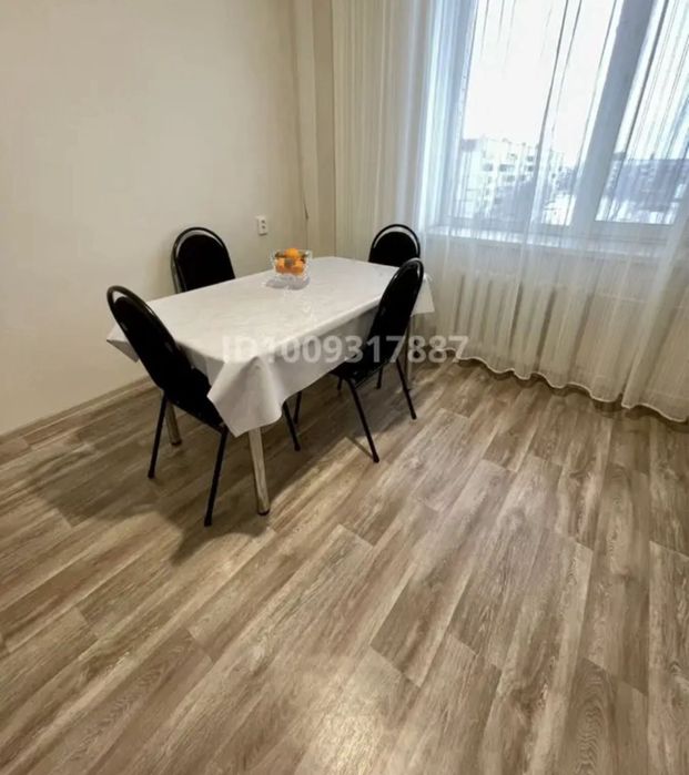 Продам стол кухонный срочно