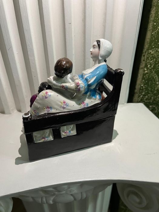 Статуэтка фарфоровая немецкая.