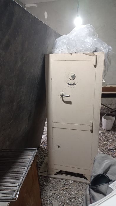 Продается Сееф металлический советский