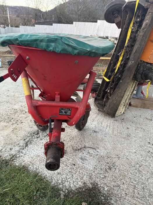 Sararita motocultor Stoll . Dispozitiv de imprastiat