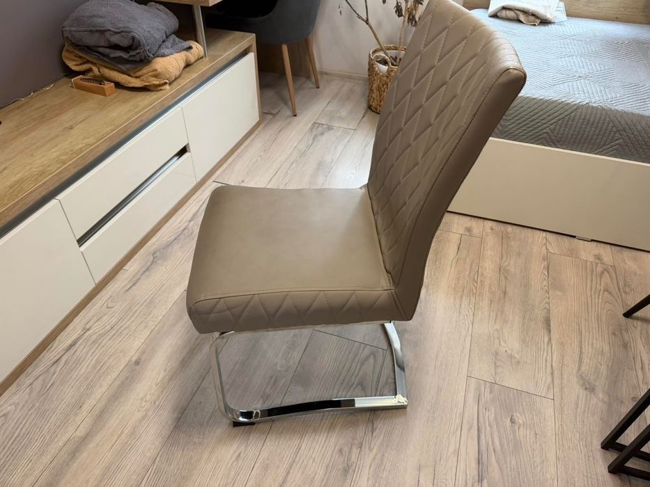 Трапезен стол изкуствена кожа.3броя-4-ти подарък