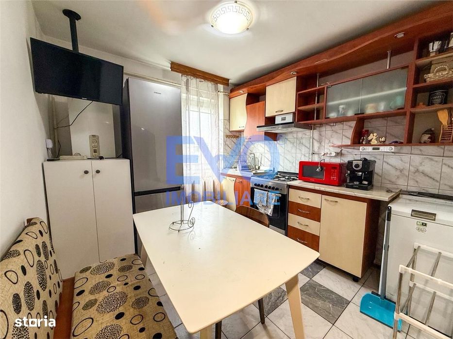 Apartament cu 2 camere, aer conditionat, geam la baie, zona Podu Ros