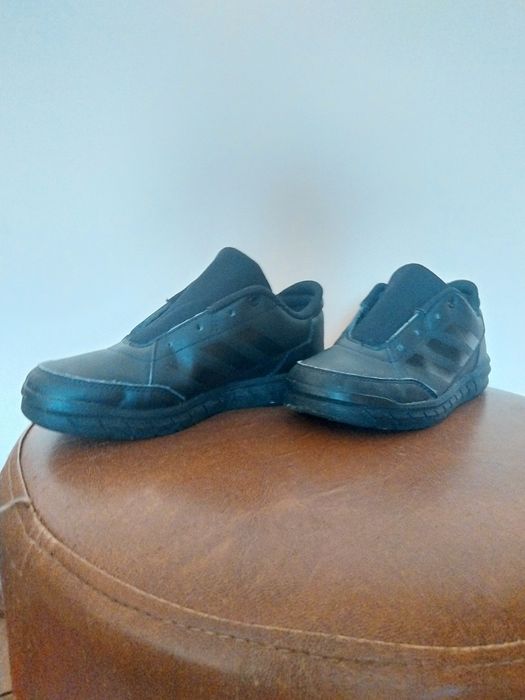 Încălțăminte adidas fără șireturi