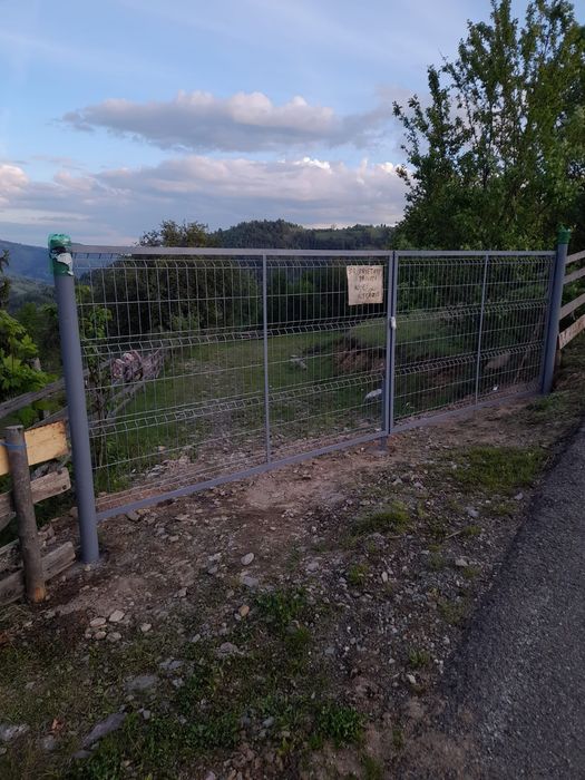 Vand teren intravilan si casa