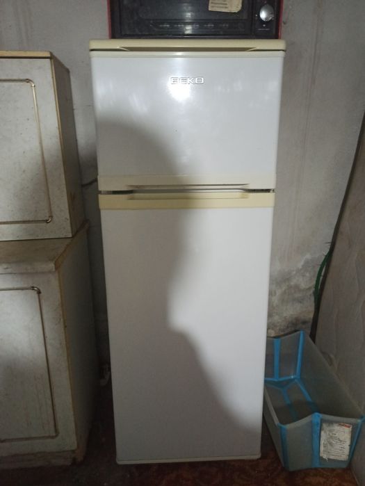 Продам Холодильник indesit и Neko оба рабочие