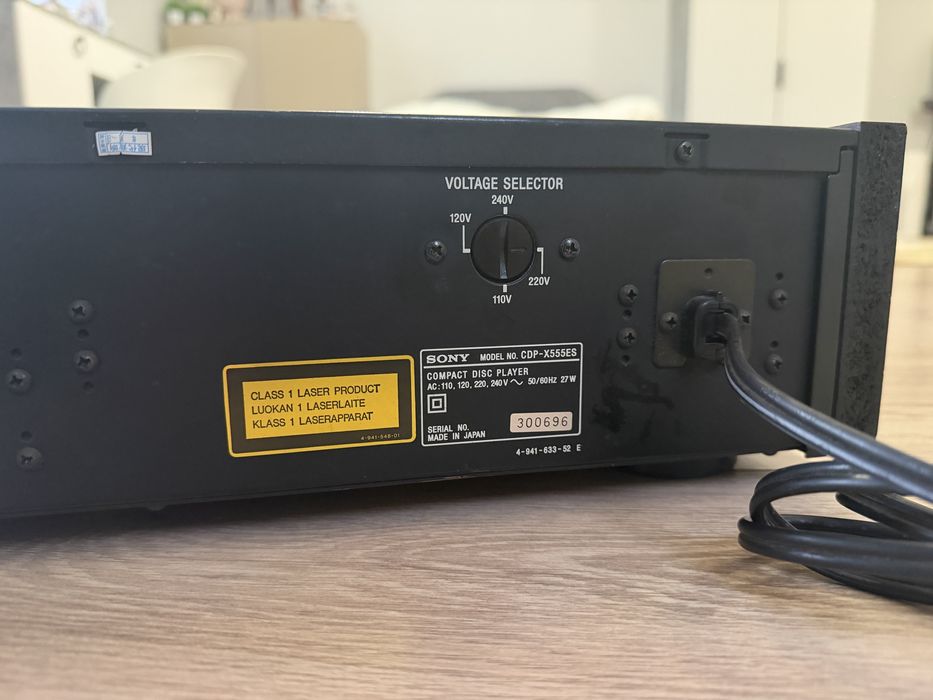 Продам CD плеер Sony 555ES