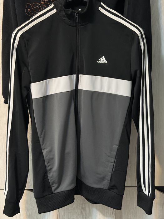 Bluza adidas.
