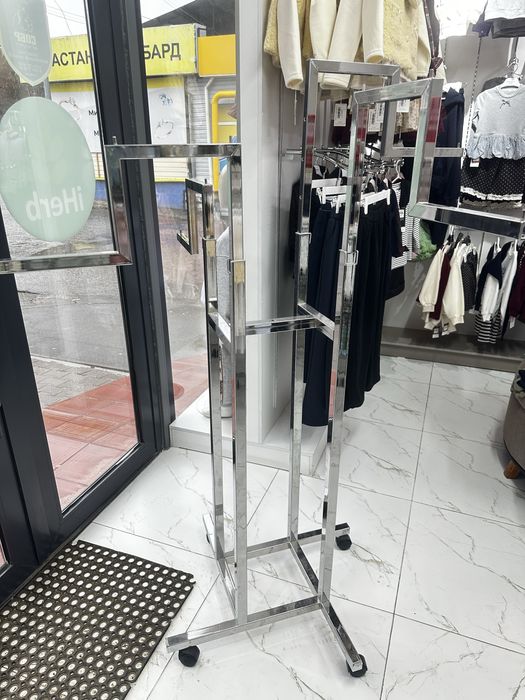 Продаются  стойки для одежды