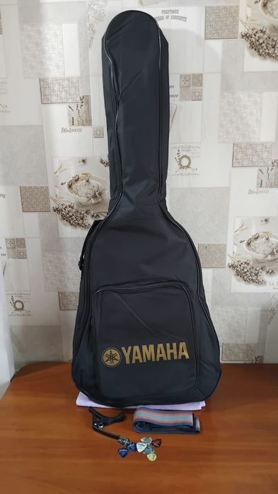 Гитара 10000тг. Чехол 5000тг. Район Бурова