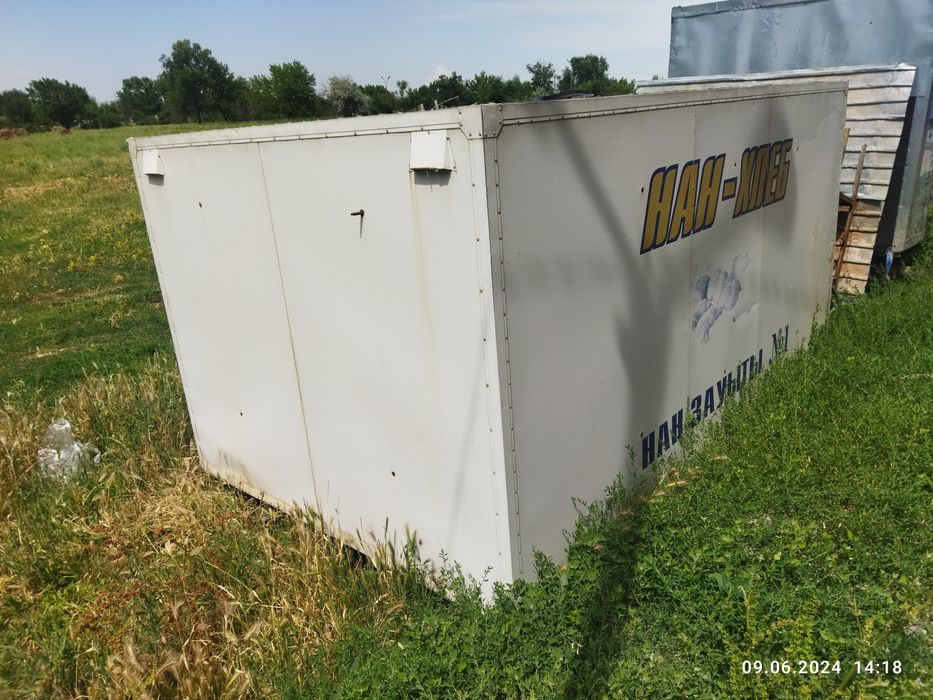 Продаётся термобудка хорошее  состояние размер 3.30