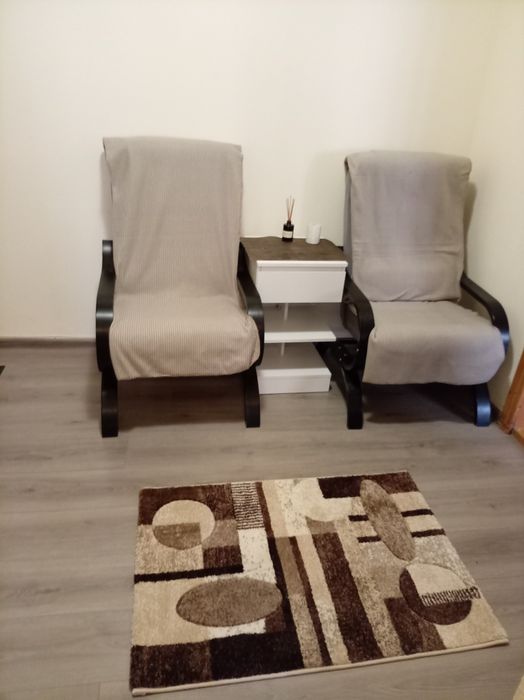 Închiriez apartament cu 2 camere