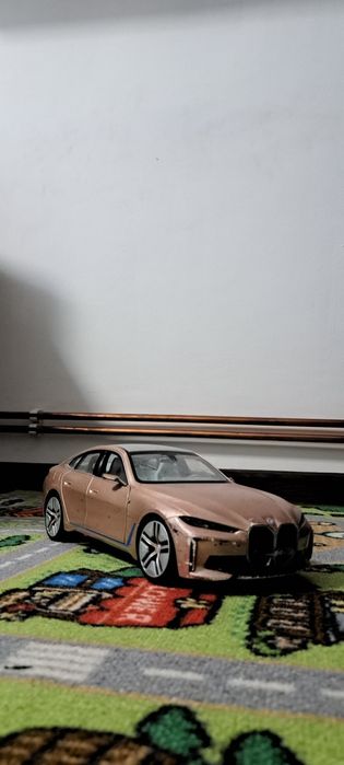 Bmw i4 în stare destul de buna scara 1.14