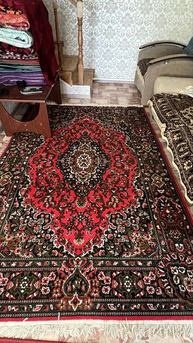 Продам ковры, кресло-кровать