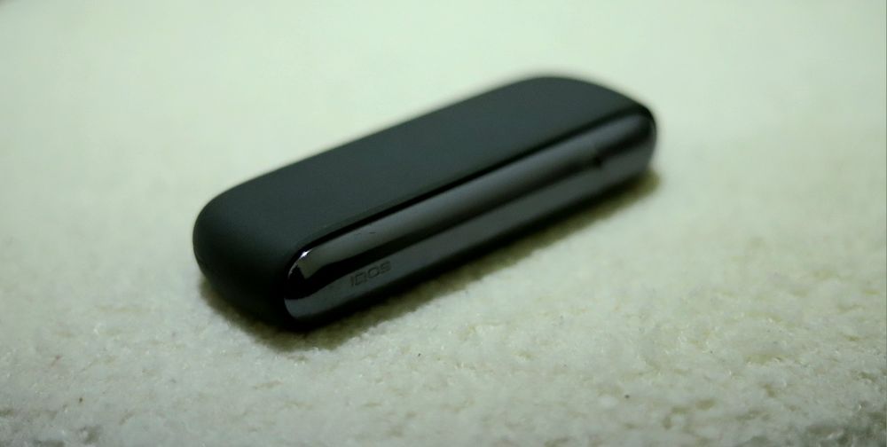 iQOS Iluma i negru