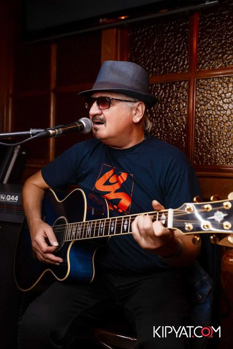 Гитарист певец на ваш праздник.