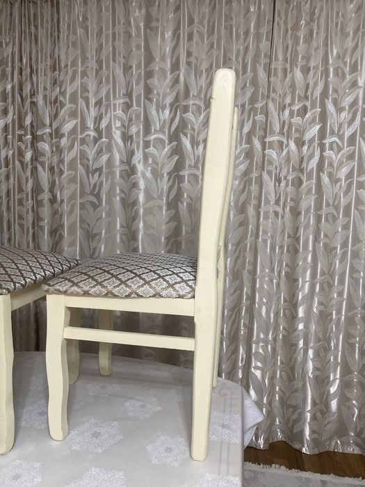 Стол со стульями