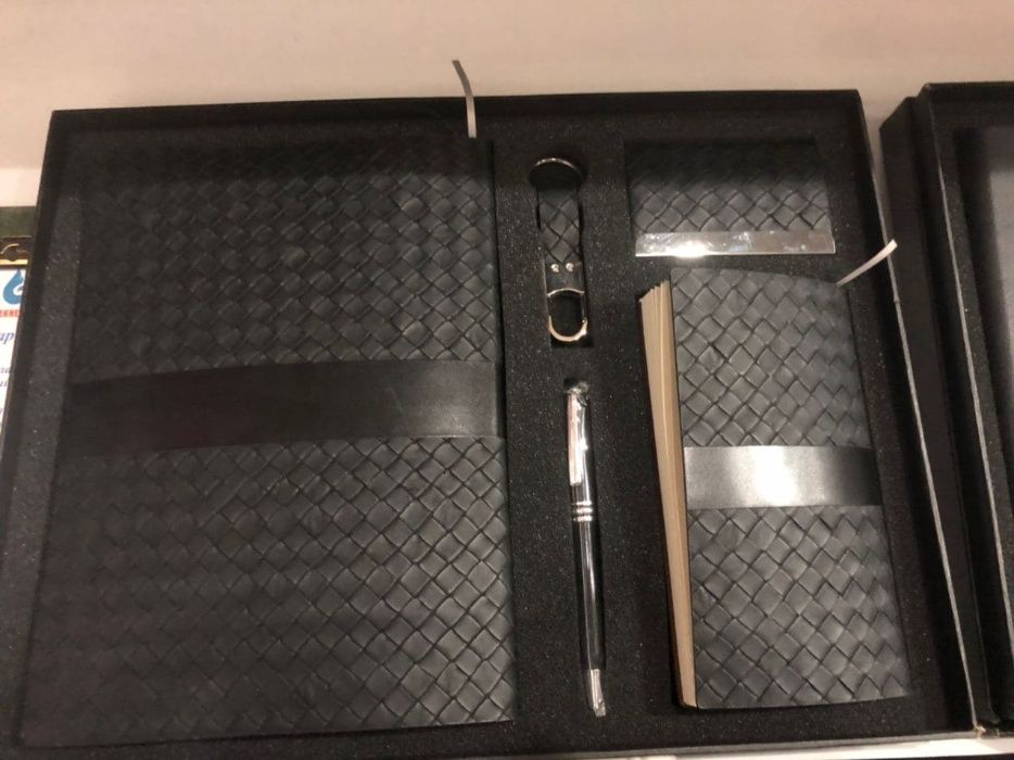 Подарочные наборы. Коробки .Открытки. Ручки. Флешки. Повербанк