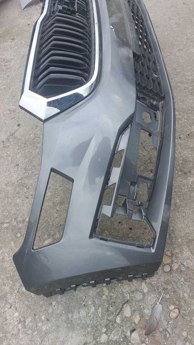 Bara fata skoda kamiq cod 658 807 221 din 2018-2020 + grila radiator