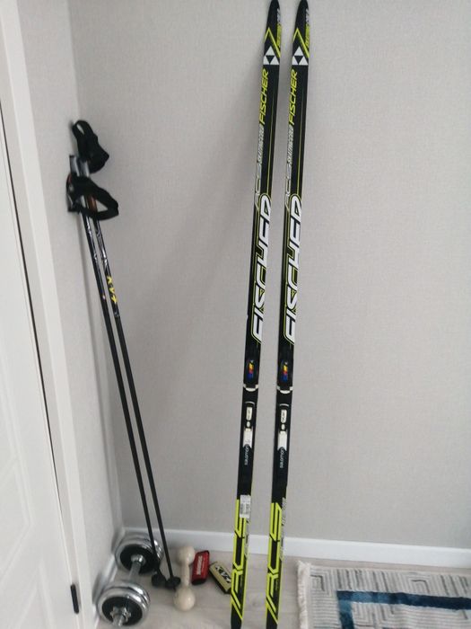 Продам лыжи коньковые