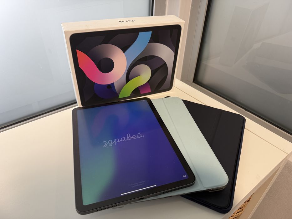 iPad Air 4th Gen (64GB) Като Нов + 2 Кейса и протектор!