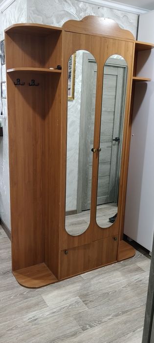 Прихожая .шкаф..