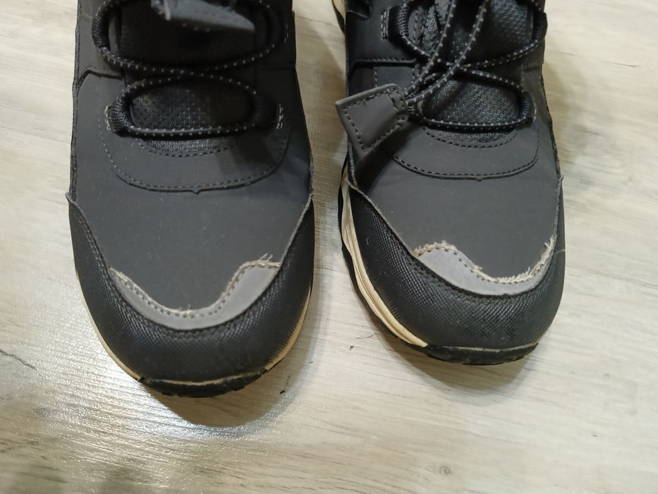 Продаю ботинки подростка