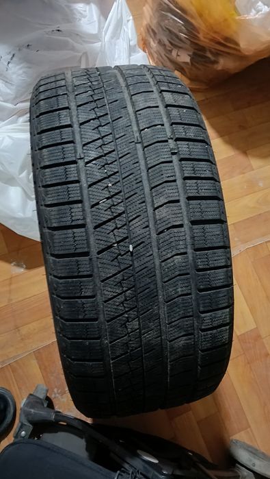 Продам зимние шины.