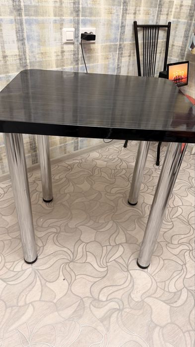 Продам кухонный  стол