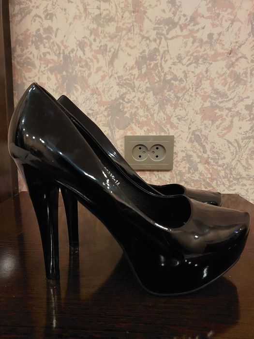 Туфли сотилади лакированный