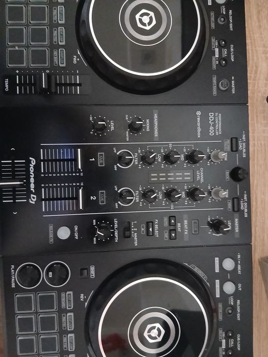 Vand consola ddj-400