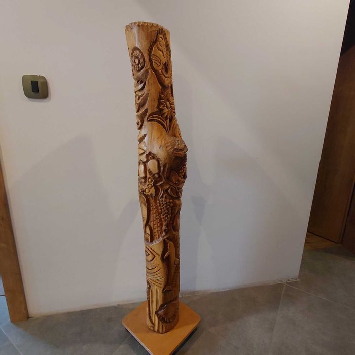 Дърворезба тотем на подвижна стойка