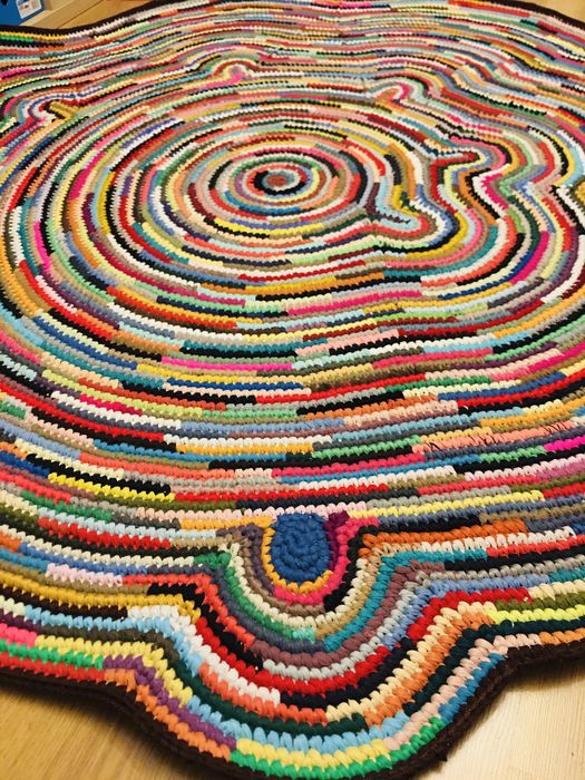 Продавам авторски килими D 170-180см